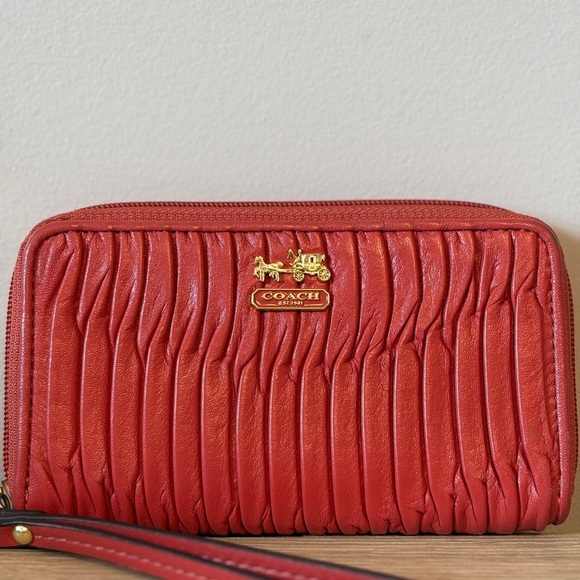 Coach Madison Gathered Leather Zip Around Wristlet - Picture 1 of 7